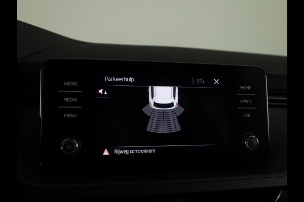 Škoda Kamiq 1.0 TSI Ambition 110pk | Navigatie via App |  Cruise control | LED koplampen | Apple Carplay/Android Auto | Lichtmetalen velgen 16 inch | Parkeersensoren achter | Cruise controle