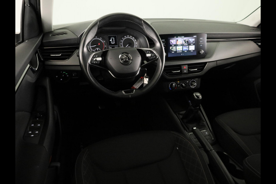 Škoda Kamiq 1.0 TSI Ambition 110pk | Navigatie via App |  Cruise control | LED koplampen | Apple Carplay/Android Auto | Lichtmetalen velgen 16 inch | Parkeersensoren achter | Cruise controle