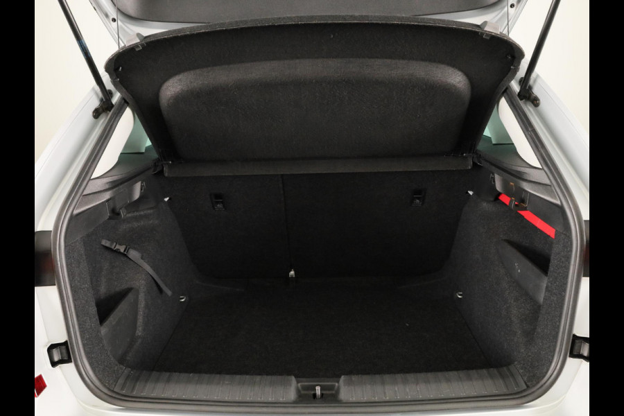 Škoda Kamiq 1.0 TSI Ambition 110pk | Navigatie via App |  Cruise control | LED koplampen | Apple Carplay/Android Auto | Lichtmetalen velgen 16 inch | Parkeersensoren achter | Cruise controle