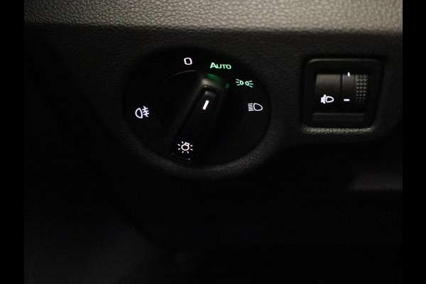 Škoda Kamiq 1.0 TSI Ambition 110pk | Navigatie via App |  Cruise control | LED koplampen | Apple Carplay/Android Auto | Lichtmetalen velgen 16 inch | Parkeersensoren achter | Cruise controle