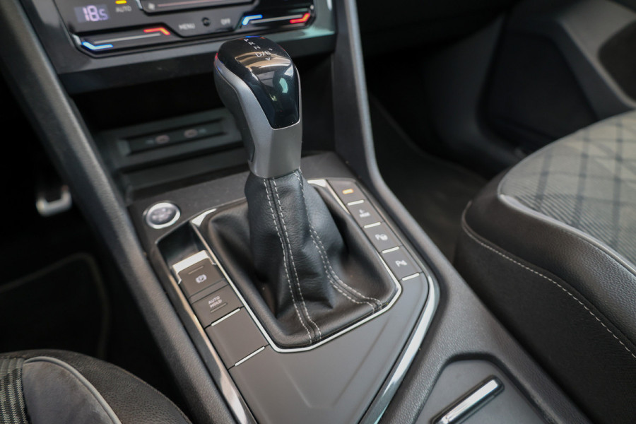 Volkswagen Tiguan 1.4 TSI eHybrid R-Line Business | BTW | PANORAMADAK | IQ-LIGHT | KEYLESS | ACC | ELEK KOFFERKLEP |