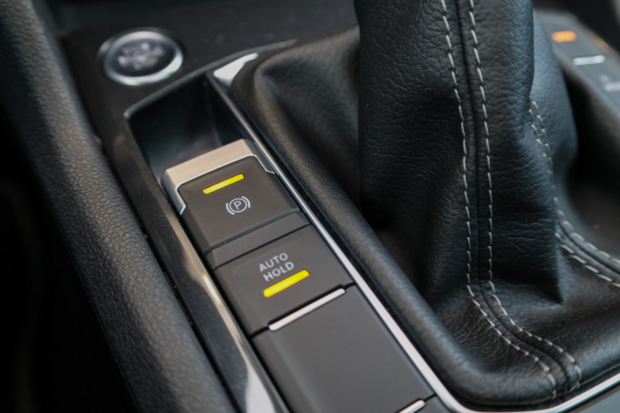Volkswagen Tiguan 1.4 TSI eHybrid R-Line Business | BTW | PANORAMADAK | IQ-LIGHT | KEYLESS | ACC | ELEK KOFFERKLEP |