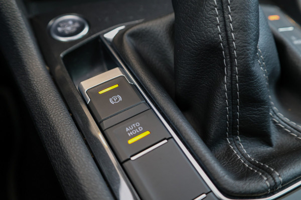 Volkswagen Tiguan 1.4 TSI eHybrid R-Line Business | BTW | PANORAMADAK | IQ-LIGHT | KEYLESS | ACC | ELEK KOFFERKLEP |