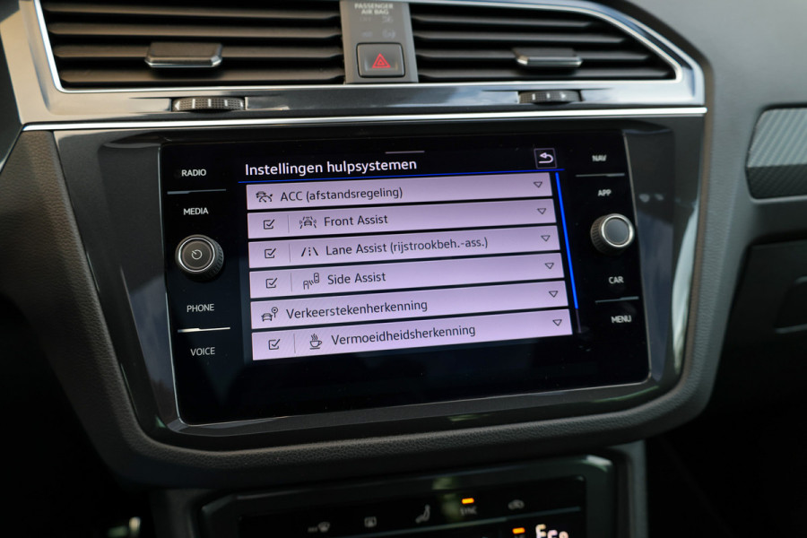 Volkswagen Tiguan 1.4 TSI eHybrid R-Line Business | BTW | PANORAMADAK | IQ-LIGHT | KEYLESS | ACC | ELEK KOFFERKLEP |
