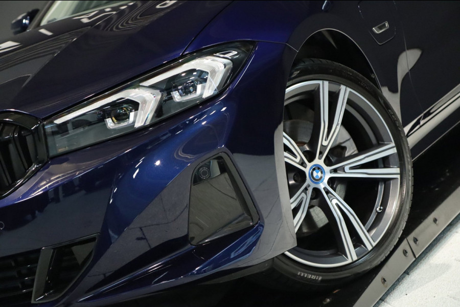BMW 3 Serie Touring 320e / PANODAK / KEYLESS / CAMERA / CARPLAY / ELEK TREKHAAK / STOELVERW