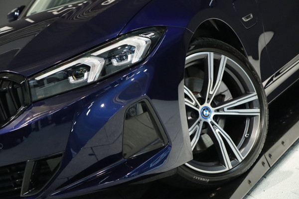 BMW 3 Serie Touring 320e / PANODAK / KEYLESS / CAMERA / CARPLAY / ELEK TREKHAAK / STOELVERW
