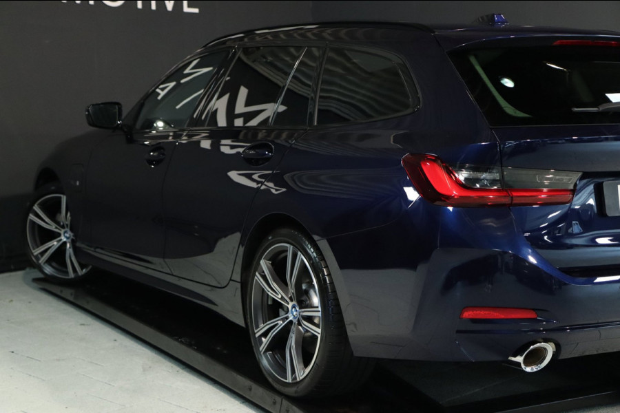 BMW 3 Serie Touring 320e / PANODAK / KEYLESS / CAMERA / CARPLAY / ELEK TREKHAAK / STOELVERW