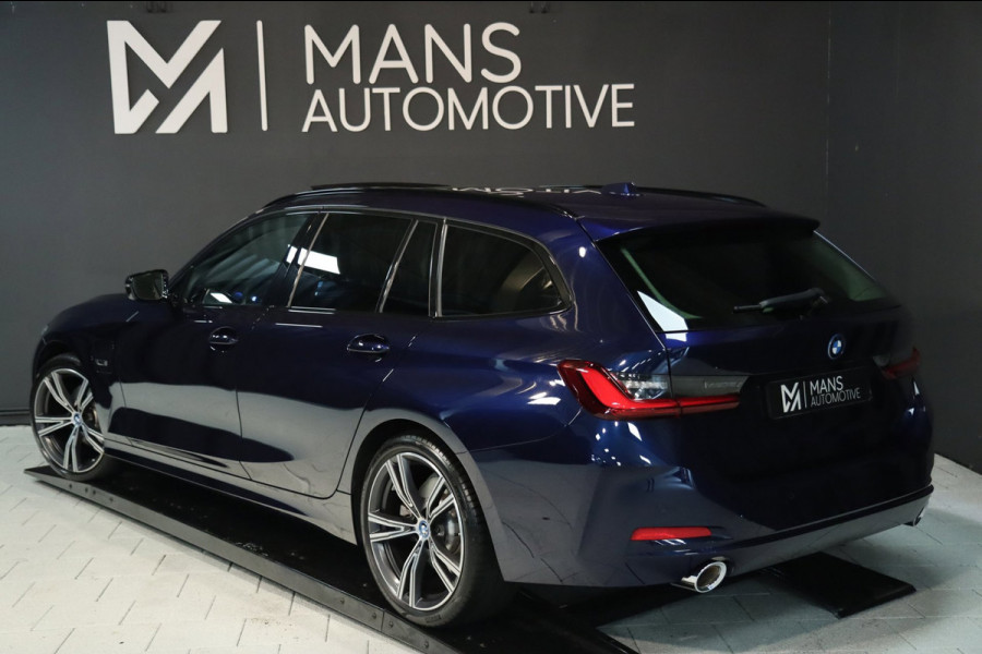 BMW 3 Serie Touring 320e / PANODAK / KEYLESS / CAMERA / CARPLAY / ELEK TREKHAAK / STOELVERW