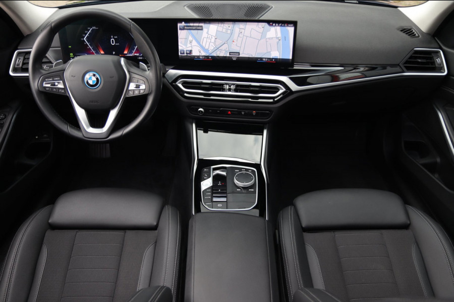 BMW 3 Serie Touring 320e / PANODAK / KEYLESS / CAMERA / CARPLAY / ELEK TREKHAAK / STOELVERW