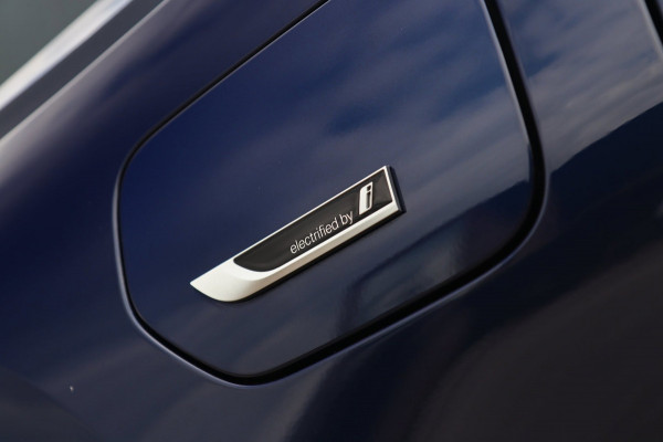 BMW 3 Serie Touring 320e / PANODAK / KEYLESS / CAMERA / CARPLAY / ELEK TREKHAAK / STOELVERW