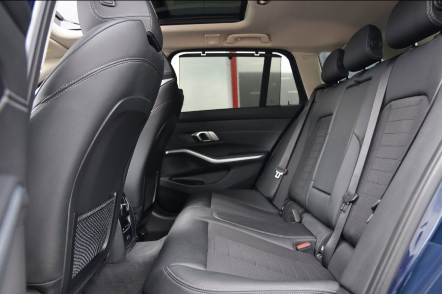BMW 3 Serie Touring 320e / PANODAK / KEYLESS / CAMERA / CARPLAY / ELEK TREKHAAK / STOELVERW