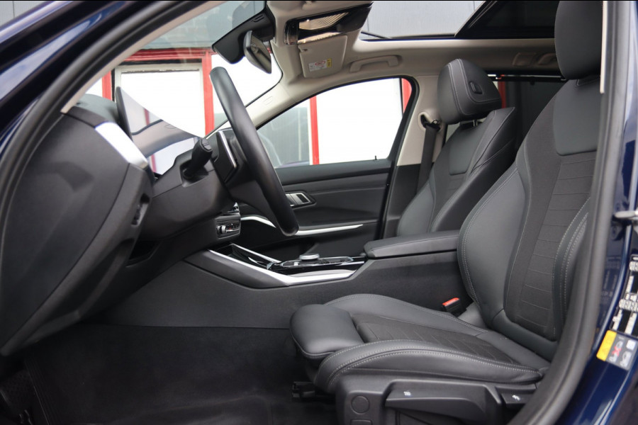 BMW 3 Serie Touring 320e / PANODAK / KEYLESS / CAMERA / CARPLAY / ELEK TREKHAAK / STOELVERW