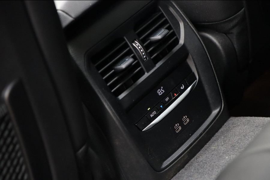 BMW 3 Serie Touring 320e / PANODAK / KEYLESS / CAMERA / CARPLAY / ELEK TREKHAAK / STOELVERW