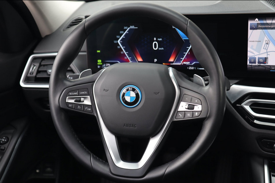 BMW 3 Serie Touring 320e / PANODAK / KEYLESS / CAMERA / CARPLAY / ELEK TREKHAAK / STOELVERW