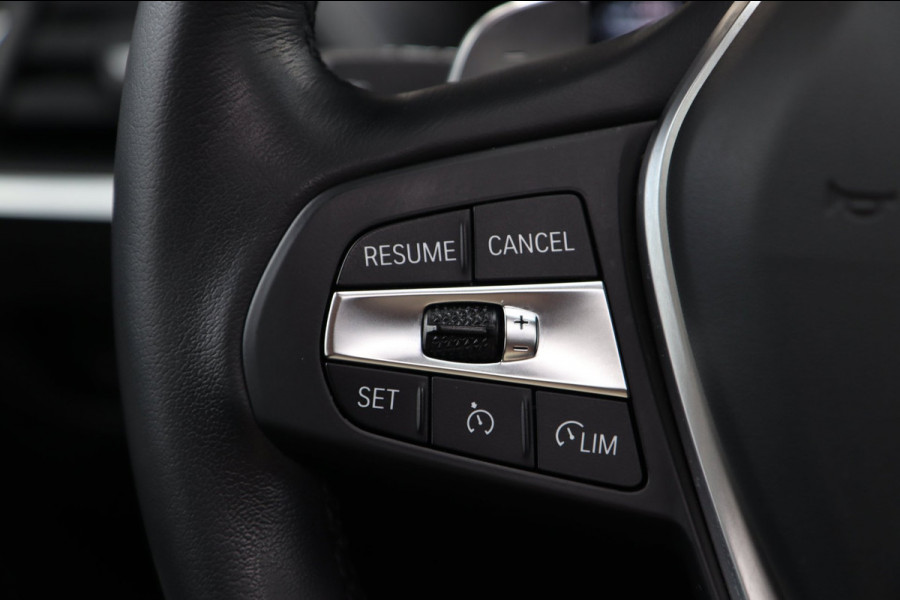 BMW 3 Serie Touring 320e / PANODAK / KEYLESS / CAMERA / CARPLAY / ELEK TREKHAAK / STOELVERW