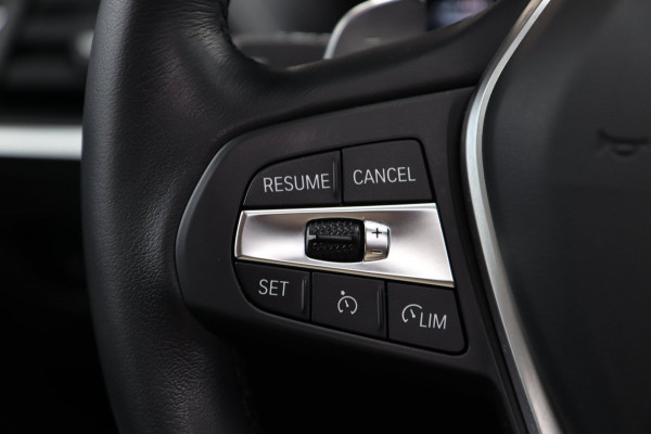 BMW 3 Serie Touring 320e / PANODAK / KEYLESS / CAMERA / CARPLAY / ELEK TREKHAAK / STOELVERW