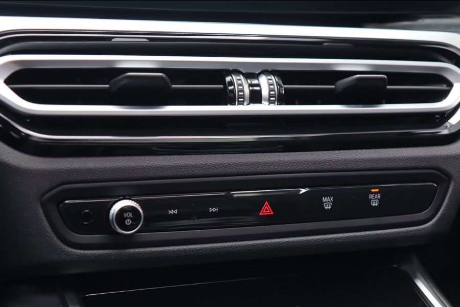 BMW 3 Serie Touring 320e / PANODAK / KEYLESS / CAMERA / CARPLAY / ELEK TREKHAAK / STOELVERW