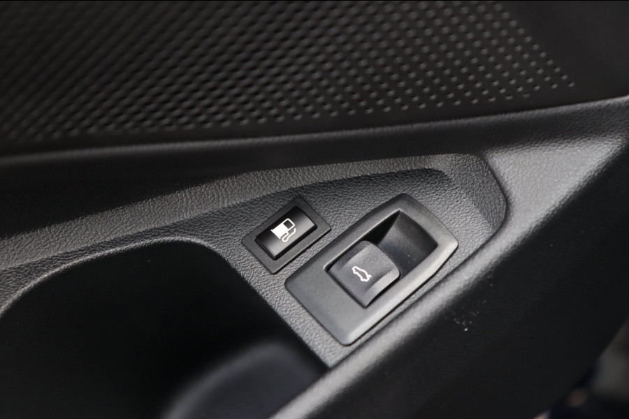 BMW 3 Serie Touring 320e / PANODAK / KEYLESS / CAMERA / CARPLAY / ELEK TREKHAAK / STOELVERW