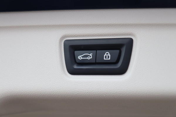 BMW 3 Serie Touring 320e / PANODAK / KEYLESS / CAMERA / CARPLAY / ELEK TREKHAAK / STOELVERW