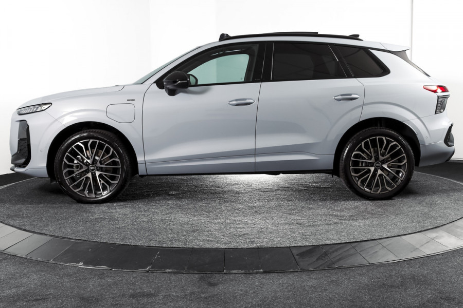Audi Q3 1.5 e-hybrid 272 PK S edition | S/K-Panodak | Elek. Trekhaak | Tech Pack Plus | Adapt. Cruise | Stoel-+Stuurverw. | Camera | NAV+App. Connect | Elek. Klep | LM 20" | 7257