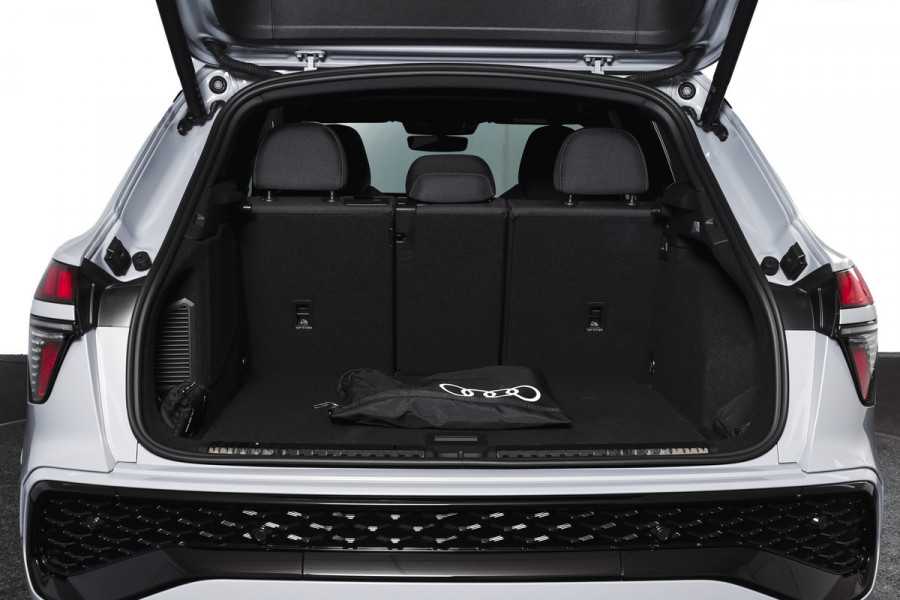 Audi Q3 1.5 e-hybrid 272 PK S edition | S/K-Panodak | Elek. Trekhaak | Tech Pack Plus | Adapt. Cruise | Stoel-+Stuurverw. | Camera | NAV+App. Connect | Elek. Klep | LM 20" | 7257