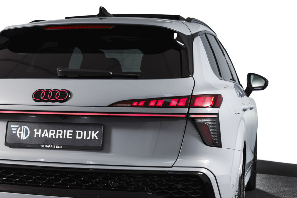 Audi Q3 1.5 e-hybrid 272 PK S edition | S/K-Panodak | Elek. Trekhaak | Tech Pack Plus | Adapt. Cruise | Stoel-+Stuurverw. | Camera | NAV+App. Connect | Elek. Klep | LM 20" | 7257