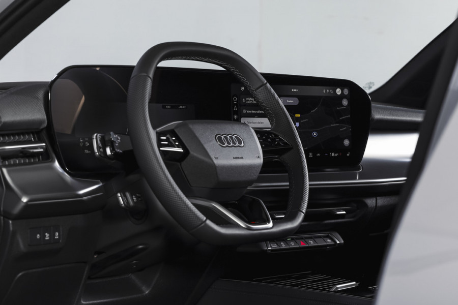 Audi Q3 1.5 e-hybrid 272 PK S edition | S/K-Panodak | Elek. Trekhaak | Tech Pack Plus | Adapt. Cruise | Stoel-+Stuurverw. | Camera | NAV+App. Connect | Elek. Klep | LM 20" | 7257