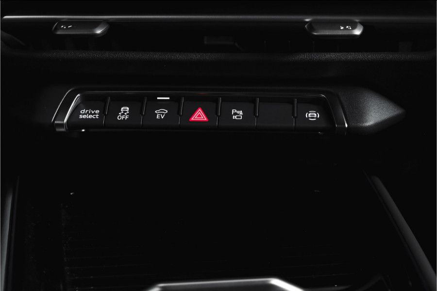 Audi Q3 1.5 e-hybrid 272 PK S edition | S/K-Panodak | Elek. Trekhaak | Tech Pack Plus | Adapt. Cruise | Stoel-+Stuurverw. | Camera | NAV+App. Connect | Elek. Klep | LM 20" | 7257