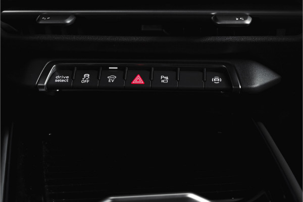 Audi Q3 1.5 e-hybrid 272 PK S edition | S/K-Panodak | Elek. Trekhaak | Tech Pack Plus | Adapt. Cruise | Stoel-+Stuurverw. | Camera | NAV+App. Connect | Elek. Klep | LM 20" | 7257