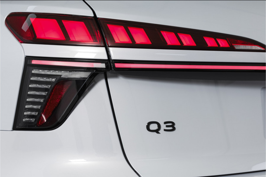 Audi Q3 1.5 e-hybrid 272 PK S edition | S/K-Panodak | Elek. Trekhaak | Tech Pack Plus | Adapt. Cruise | Stoel-+Stuurverw. | Camera | NAV+App. Connect | Elek. Klep | LM 20" | 7257