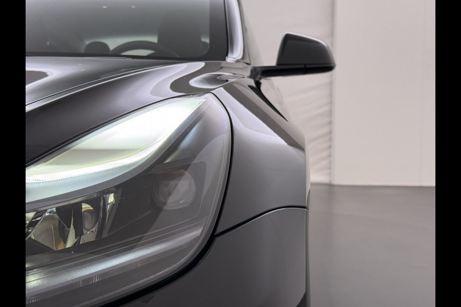 Tesla Model 3 Long Range RWD 75 kWh SOH 93% Warmtepomp Panoramadak Navi Camera's Leder Memory Stuur+Stoelverwarming Traffic-Aware Cruise Control AMD Ryzen™ Elek.Achterklep Led