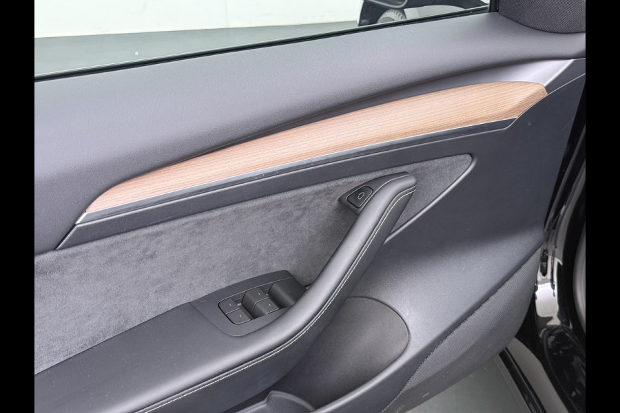 Tesla Model 3 Long Range RWD 75 kWh SOH 93% Warmtepomp Panoramadak Navi Camera's Leder Memory Stuur+Stoelverwarming Traffic-Aware Cruise Control AMD Ryzen™ Elek.Achterklep Led