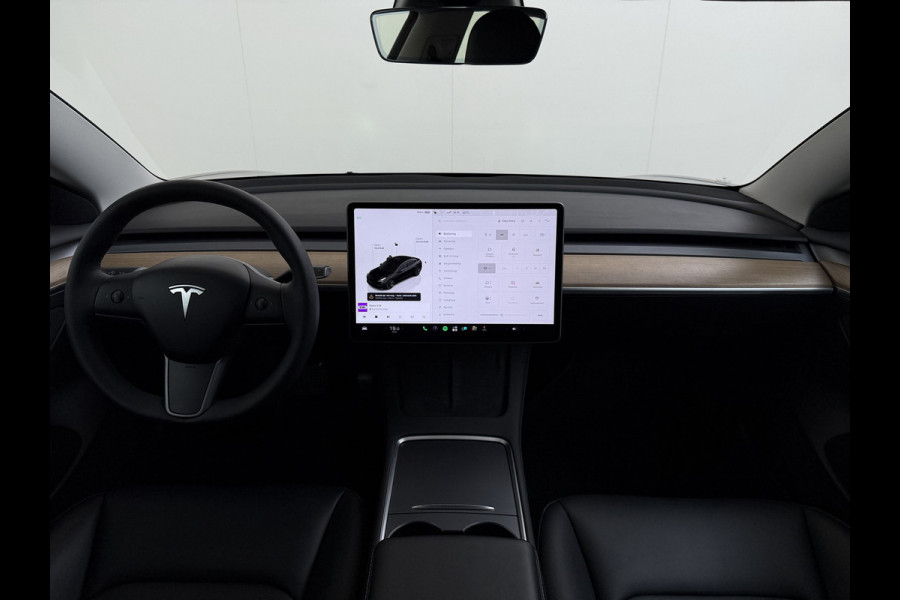 Tesla Model 3 Long Range RWD 75 kWh SOH 93% Warmtepomp Panoramadak Navi Camera's Leder Memory Stuur+Stoelverwarming Traffic-Aware Cruise Control AMD Ryzen™ Elek.Achterklep Led