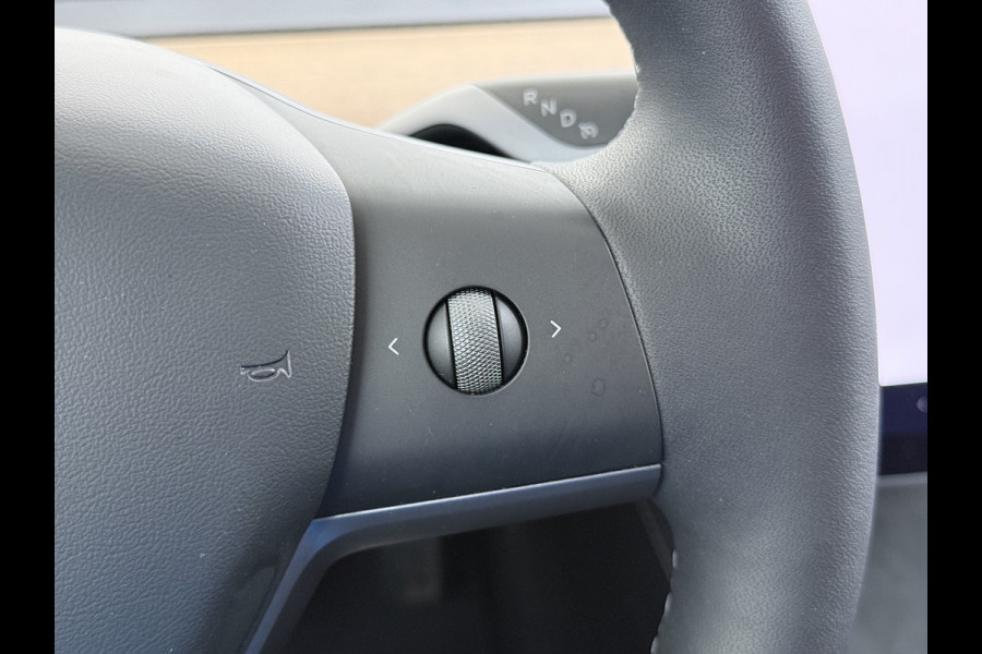 Tesla Model 3 Long Range RWD 75 kWh SOH 93% Warmtepomp Panoramadak Navi Camera's Leder Memory Stuur+Stoelverwarming Traffic-Aware Cruise Control AMD Ryzen™ Elek.Achterklep Led