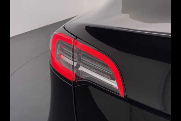 Tesla Model 3 Long Range RWD 75 kWh SOH 93% Warmtepomp Panoramadak Navi Camera's Leder Memory Stuur+Stoelverwarming Traffic-Aware Cruise Control AMD Ryzen™ Elek.Achterklep Led