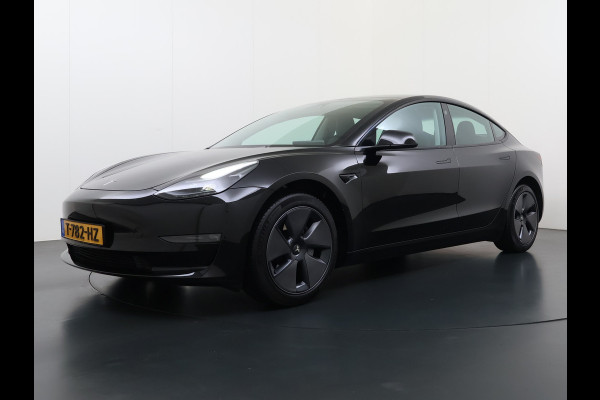 Tesla Model 3 Long Range RWD 75 kWh SOH 93% Warmtepomp Panoramadak Navi Camera's Leder Memory Stuur+Stoelverwarming Traffic-Aware Cruise Control AMD Ryzen™ Elek.Achterklep Led