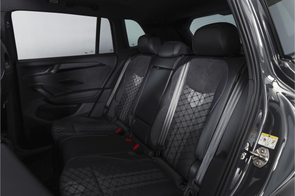 Volkswagen Tiguan 1.5 eHybrid 272PK R-Line Edition | Black Style | 15 inch Navi | Elek. Trekhaak | IQ Light | S/K-Panodak | Dig. Cockpit | Adapt. Cruise | Stoel-+Stuurverw. | 360 Camera | NAV + App. Connect | ECC | Elek. Klep | LM 20" | 4393