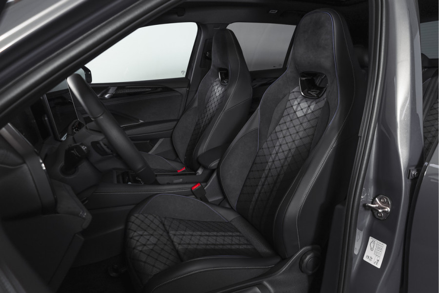 Volkswagen Tiguan 1.5 eHybrid 272PK R-Line Edition | Black Style | 15 inch Navi | Elek. Trekhaak | IQ Light | S/K-Panodak | Dig. Cockpit | Adapt. Cruise | Stoel-+Stuurverw. | 360 Camera | NAV + App. Connect | ECC | Elek. Klep | LM 20" | 4393