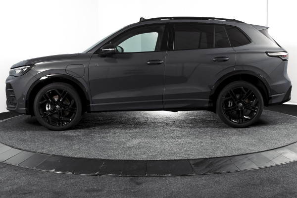 Volkswagen Tiguan 1.5 eHybrid 272PK R-Line Edition | Black Style | 15 inch Navi | Elek. Trekhaak | IQ Light | S/K-Panodak | Dig. Cockpit | Adapt. Cruise | Stoel-+Stuurverw. | 360 Camera | NAV + App. Connect | ECC | Elek. Klep | LM 20" | 4393
