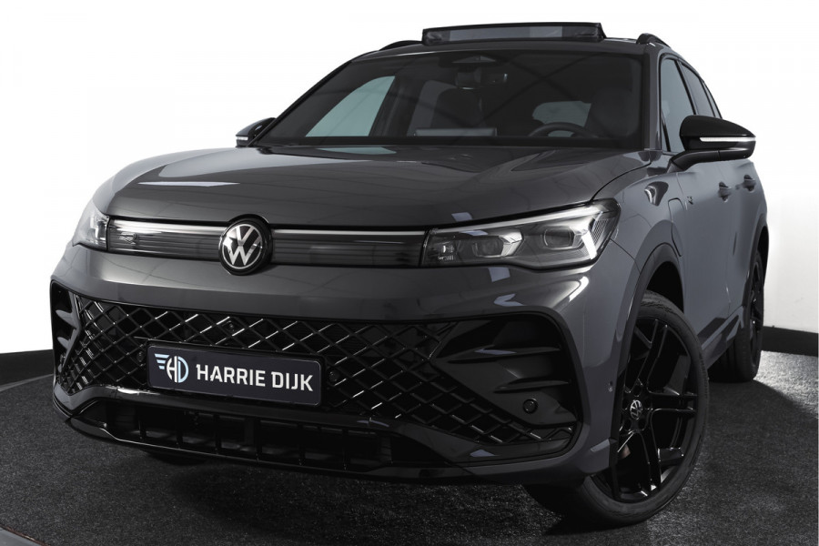 Volkswagen Tiguan 1.5 eHybrid 272PK R-Line Edition | Black Style | 15 inch Navi | Elek. Trekhaak | IQ Light | S/K-Panodak | Dig. Cockpit | Adapt. Cruise | Stoel-+Stuurverw. | 360 Camera | NAV + App. Connect | ECC | Elek. Klep | LM 20" | 4393