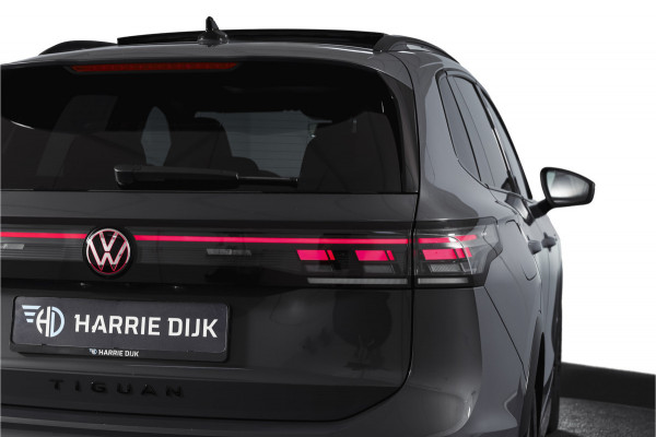 Volkswagen Tiguan 1.5 eHybrid 272PK R-Line Edition | Black Style | 15 inch Navi | Elek. Trekhaak | IQ Light | S/K-Panodak | Dig. Cockpit | Adapt. Cruise | Stoel-+Stuurverw. | 360 Camera | NAV + App. Connect | ECC | Elek. Klep | LM 20" | 4393