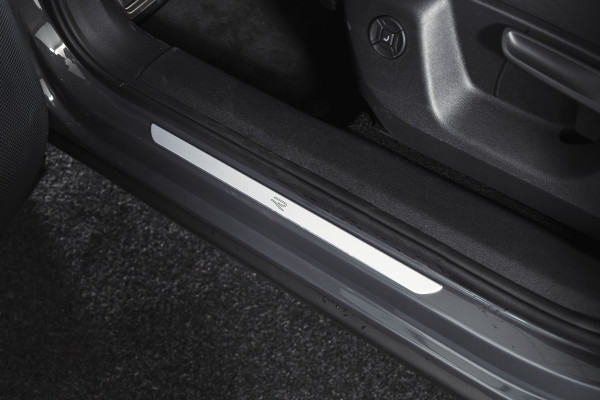 Volkswagen Tiguan 1.5 eHybrid 272PK R-Line Edition | Black Style | 15 inch Navi | Elek. Trekhaak | IQ Light | S/K-Panodak | Dig. Cockpit | Adapt. Cruise | Stoel-+Stuurverw. | 360 Camera | NAV + App. Connect | ECC | Elek. Klep | LM 20" | 4393