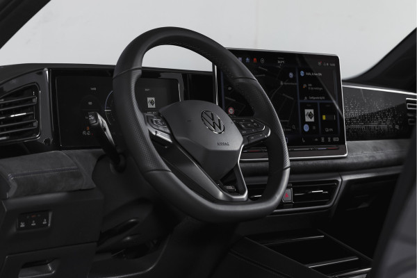 Volkswagen Tiguan 1.5 eHybrid 272PK R-Line Edition | Black Style | 15 inch Navi | Elek. Trekhaak | IQ Light | S/K-Panodak | Dig. Cockpit | Adapt. Cruise | Stoel-+Stuurverw. | 360 Camera | NAV + App. Connect | ECC | Elek. Klep | LM 20" | 4393