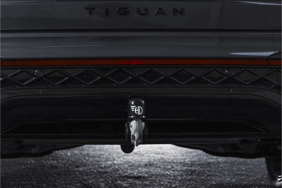 Volkswagen Tiguan 1.5 eHybrid 272PK R-Line Edition | Black Style | 15 inch Navi | Elek. Trekhaak | IQ Light | S/K-Panodak | Dig. Cockpit | Adapt. Cruise | Stoel-+Stuurverw. | 360 Camera | NAV + App. Connect | ECC | Elek. Klep | LM 20" | 4393