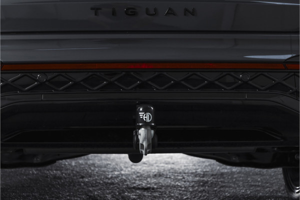 Volkswagen Tiguan 1.5 eHybrid 272PK R-Line Edition | Black Style | 15 inch Navi | Elek. Trekhaak | IQ Light | S/K-Panodak | Dig. Cockpit | Adapt. Cruise | Stoel-+Stuurverw. | 360 Camera | NAV + App. Connect | ECC | Elek. Klep | LM 20" | 4393