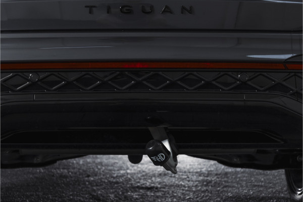 Volkswagen Tiguan 1.5 eHybrid 272PK R-Line Edition | Black Style | 15 inch Navi | Elek. Trekhaak | IQ Light | S/K-Panodak | Dig. Cockpit | Adapt. Cruise | Stoel-+Stuurverw. | 360 Camera | NAV + App. Connect | ECC | Elek. Klep | LM 20" | 4393