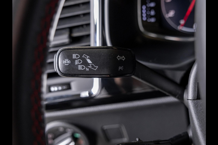 Seat Ateca 1.5 TSI FR Business Intense 150pk / Achteruitrijcamera / Trekhaak / Adaptieve cruise control / Lederen bekleding / Beats audio / Stoelverwarming / Navigatie / Apple carplay /