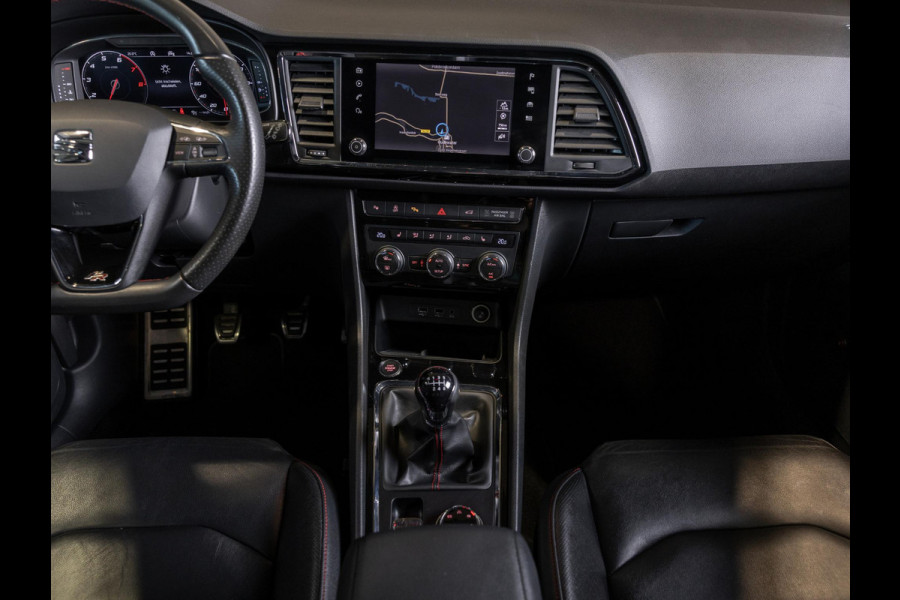 Seat Ateca 1.5 TSI FR Business Intense 150pk / Achteruitrijcamera / Trekhaak / Adaptieve cruise control / Lederen bekleding / Beats audio / Stoelverwarming / Navigatie / Apple carplay /