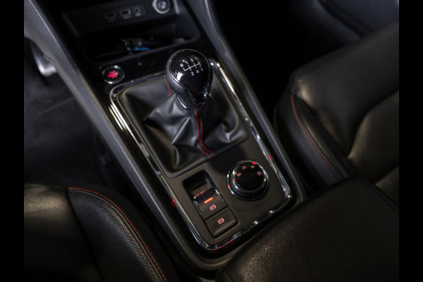 Seat Ateca 1.5 TSI FR Business Intense 150pk / Achteruitrijcamera / Trekhaak / Adaptieve cruise control / Lederen bekleding / Beats audio / Stoelverwarming / Navigatie / Apple carplay /