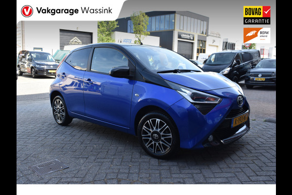 Toyota Aygo 1.0 VVT-i x-clusiv Airco Parkeer camera Cruise control 2-tone